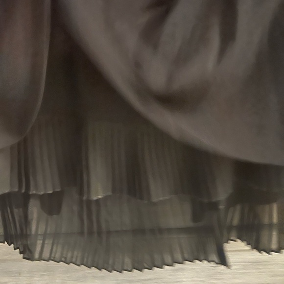 Anthropologie Pebble And Stone Black Layered Pleated Split Back V-Neck Tank - Picture 2 of 6